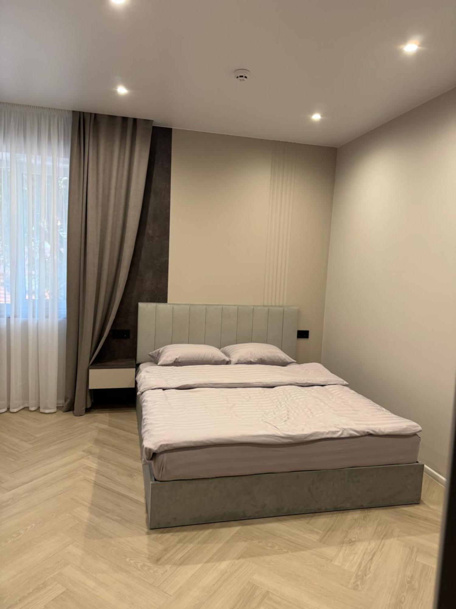 Mini-Hotel Neptun Rivne Exteriör bild
